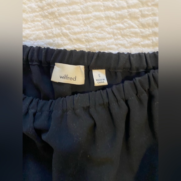 Aritzia Wilfred black cropped off the shoulder size small - Picture 2 of 2